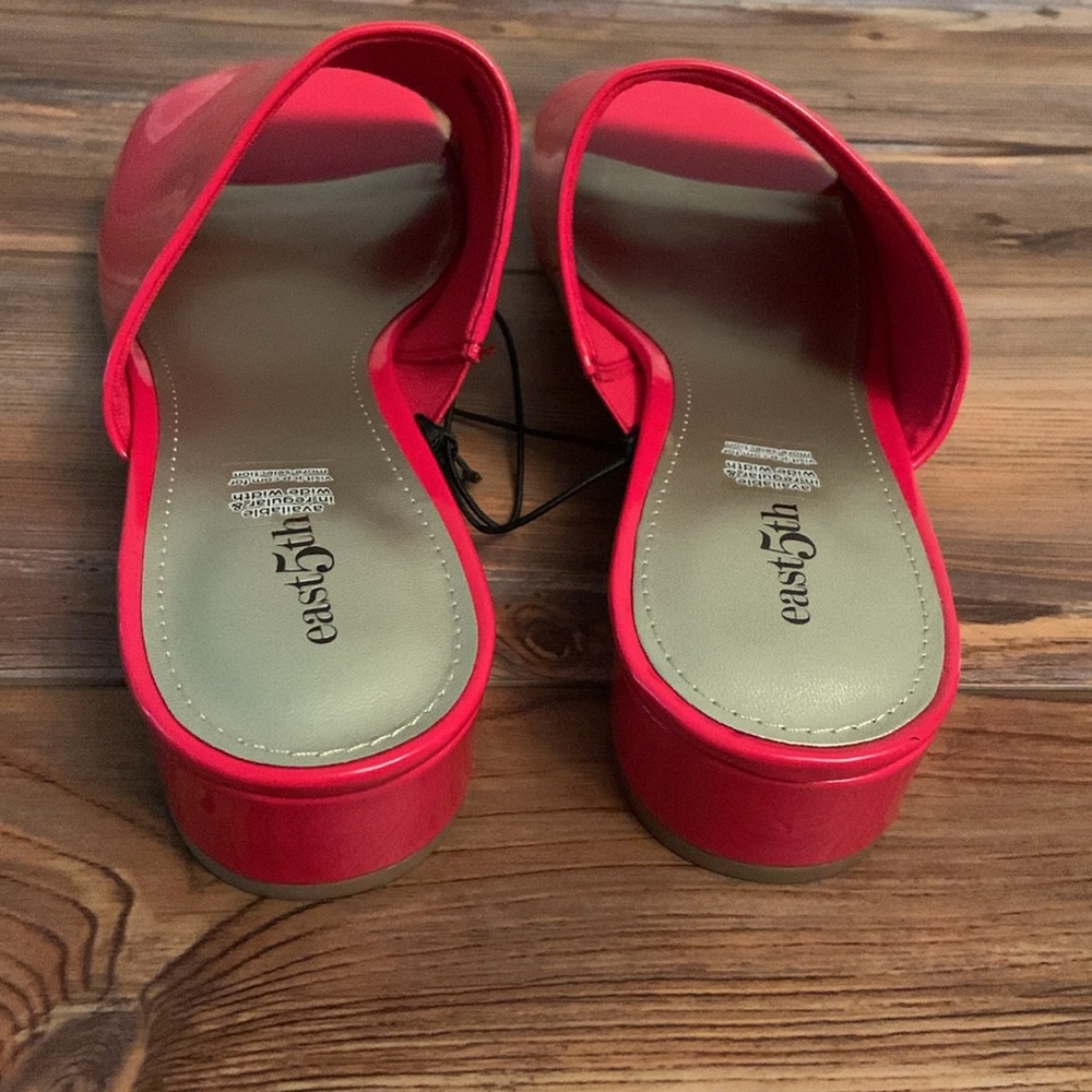 NEW East 5th Glossy Red Slip On Sandals - Picture 5 of 12